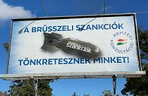 Szankcióellenes plakát Budapesten