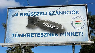Szankcióellenes plakát Budapesten