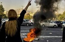 Kormány- és fejkendő-ellenes tüntetés Teheránban