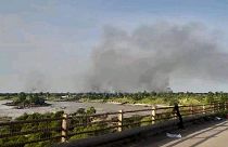 Archives  : fumée suite à des heurts tribaux, le 2 septembre 2022, dans le secteur de Er Roseires, dans l'Etat du Nil bleu au sud du Soudan,
