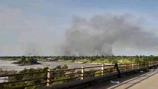 Archives  : fumée suite à des heurts tribaux, le 2 septembre 2022, dans le secteur de Er Roseires, dans l'Etat du Nil bleu au sud du Soudan,
