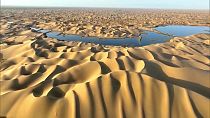 بحيرات صحراء تاكلامكان في الصين.