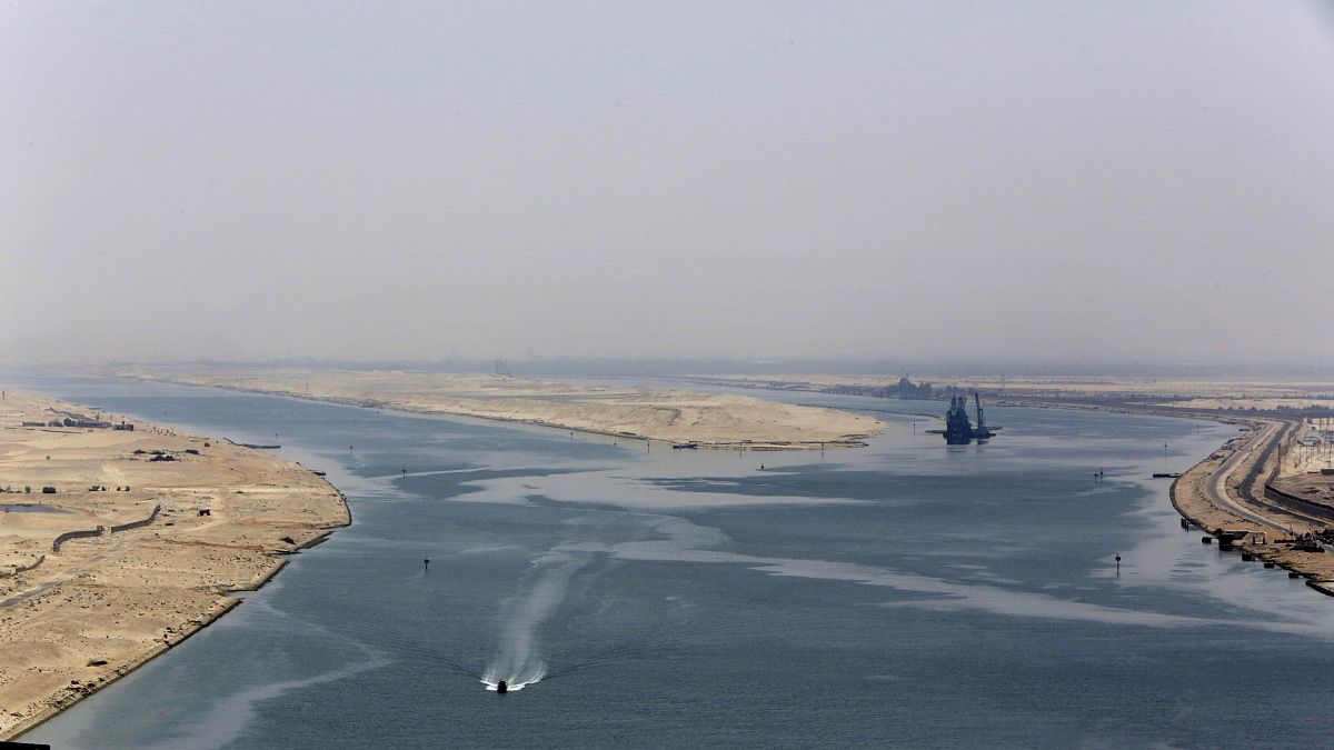 صورة أرشيفية لجزء من قناة السويس بالقرب من مدينة الإسماعيلية، مصر، 6 أغسطس 2015.