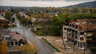 Zerstörte GEbäude in Swjatohirsk, Oblast Donezk