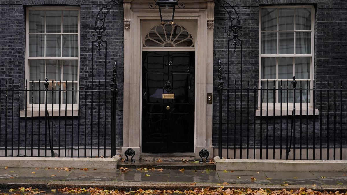 مكتب رئاسة الوزراء البريطانية 10 داونينج ستريت في لندن.