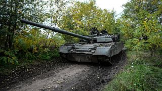 Orosz tank Bahmut környékén
