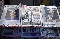 Πρωτοσέλιδα βρετανικών εφημερίδων μετά την παράιτηση Τρας από την πρωθυπουργία