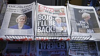 La Une des journaux britanniques après la démission de Liz Truss