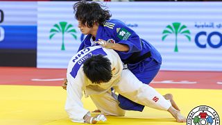 Catarina Costa no combate pela medalha de bronze frente à chinesa Zongying Guo, em Abu Dhabi.