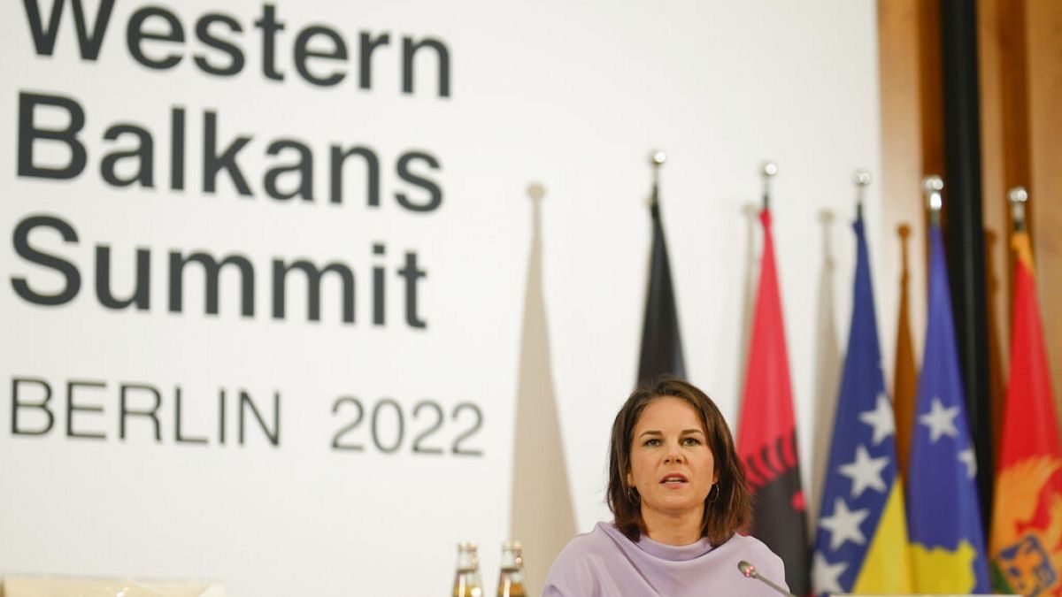 Almanya'nın başkenti Berlin'de düzenlenen Batı Balkanlar Konferansı'nın açılış konuşmasını yapan Almanya Dışişleri Bakanı Annalena Baerbock 