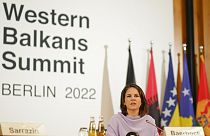 Almanya'nın başkenti Berlin'de düzenlenen Batı Balkanlar Konferansı'nın açılış konuşmasını yapan Almanya Dışişleri Bakanı Annalena Baerbock