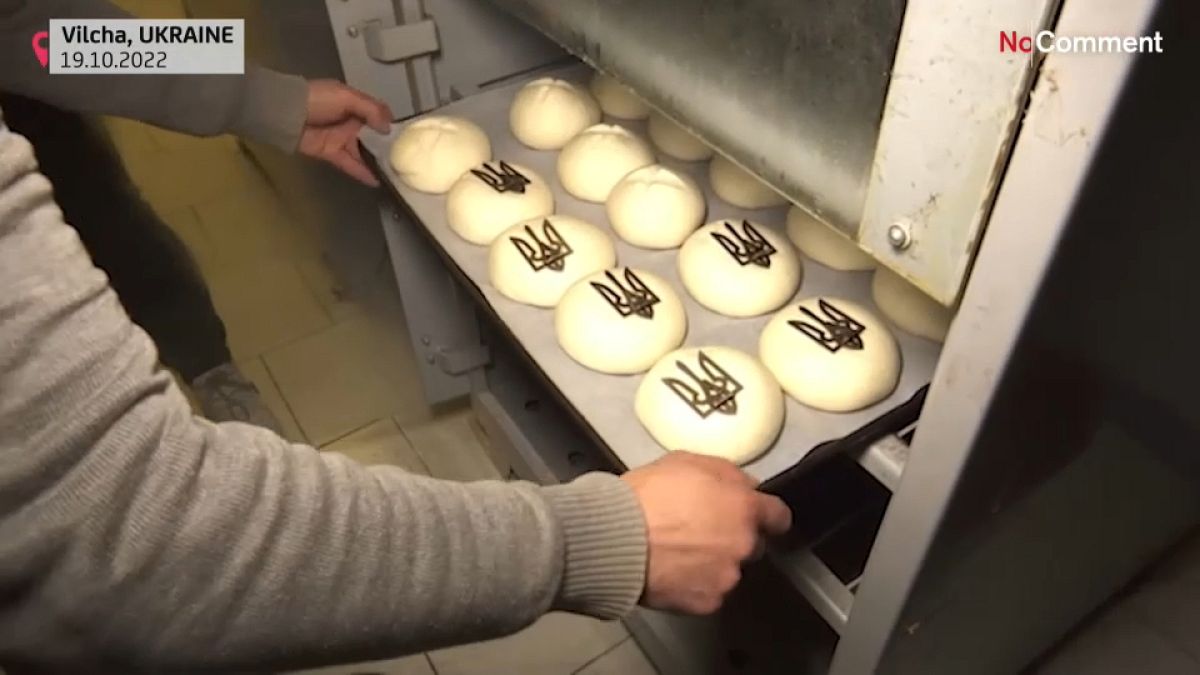 Brot mit dem Zeichen der ukrainischen Streitkräfte