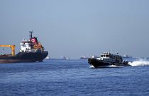 Ukrayna'dan gelen tahıl yüklü kargo gemisi ve bu gemide kontrol yapmak üzere içinde Türk, Ukrayna, Rus ve BM yetkililerin bulunduğu tekne
