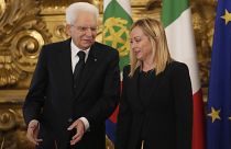 Zeremoni im Quirinalspalast: Sergio Matarella neben der neuen Regierungschefin Giorgia Meloni