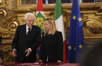 Sergio Mattarella olasz elnök és Giorgia Meloni olasz miniszterelnök az eskütételi ceremónián az elnöki palotában