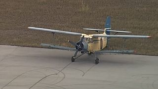 طائرة روسية الصنع تحمل طيارا كوبيا تحط في مطار فلوريدا.
