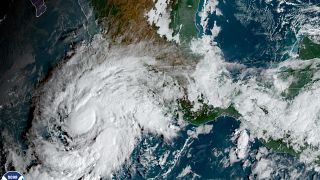 صورة القمر الصناعي تظهر العاصفة الاستوائية روزلين تقترب من ساحل المحيط الهادئ في المكسيك - الجمعة 21 أكتوبر 2022.