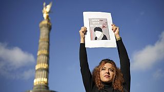 Manifestante en una protesta contra el Gobierno del Ayatolá Jamenei, en Irán