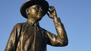 Το μπρούτζινο άγαλμα του Emmett Τill έχει ύψος 2,7 μετρα