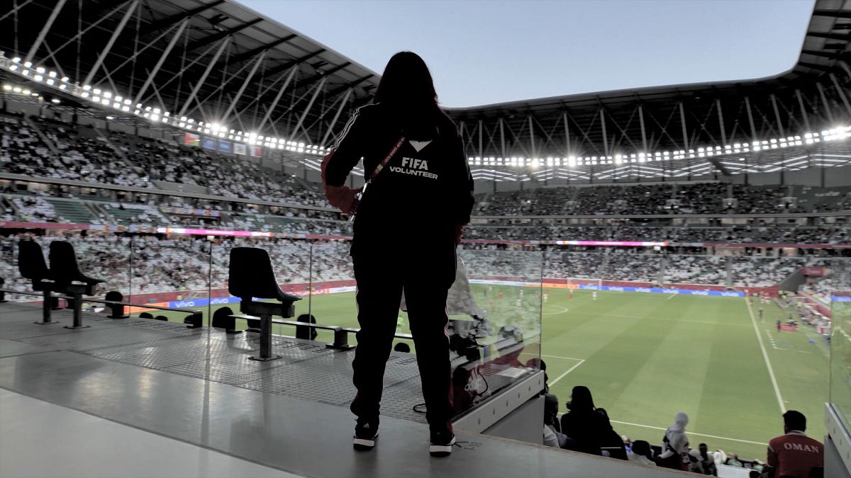 شاهد: تكاثف جهود رجال أعمال ومتطوعين من مختلف الجنسيات لإنجاح كأس العالم قطر 2022