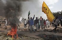 متظاهرون سودانيون يشاركون في مسيرة في الخرطوم للمطالبة بعودة الحكم المدني. 2022/10/21