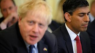 Boris Johnson junto a Rishi Sunak