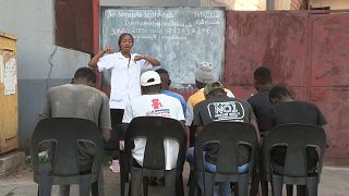Mozambique : l'école au feu rouge dans les rues de Maputo