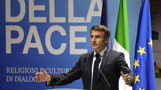 Emmanuel Macron bei der Konferenz für den Frieden in Rom