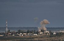 Ukrayna'nın Donetsk bölgesinde yer alan Bakhmut'a yönelik Rus bombardımanının ardından yükselen duman bulutu