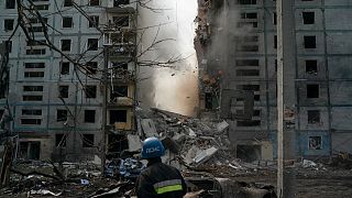 صورة أرشيفية لقصف روسي على مجمع سكني في زابوريزهيا، أوكرانيا، 9 أكتوبر 2022
