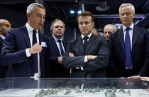 Fransa Cumhurbaşkanı Macron, Paris Otomobil Fuarı'nda elektrikli araç üretimine ağırlık vereceklerini söyledi