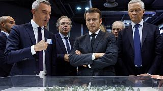 Fransa Cumhurbaşkanı Macron, Paris Otomobil Fuarı'nda elektrikli araç üretimine ağırlık vereceklerini söyledi