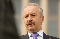 A román védelmi miniszter, Vasile Dincu a köztársasági elnökkel fennálló kibékíthetetlen ellentétekre hivatkozva mondott le