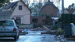 Destrozos tras un tornado en el norte de Francia.