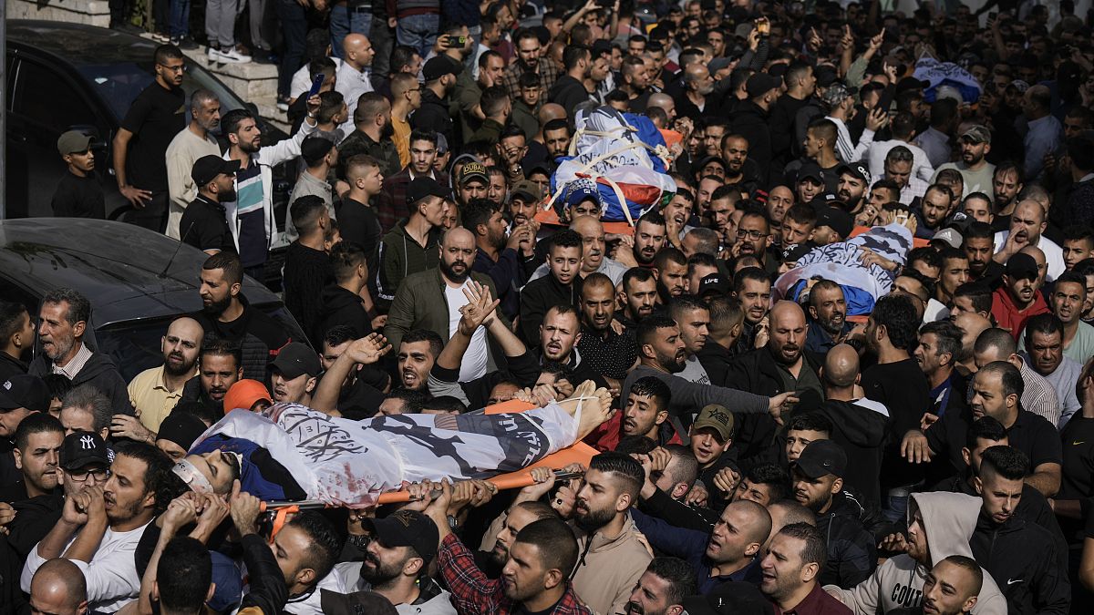 Похороны убитых во время израильского рейда палестинцев. Наблус, Западный берег реки Иордан