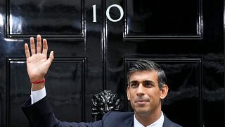 Rishi Sunak jé "reside" no n.°10 de Downing Street, em Londres