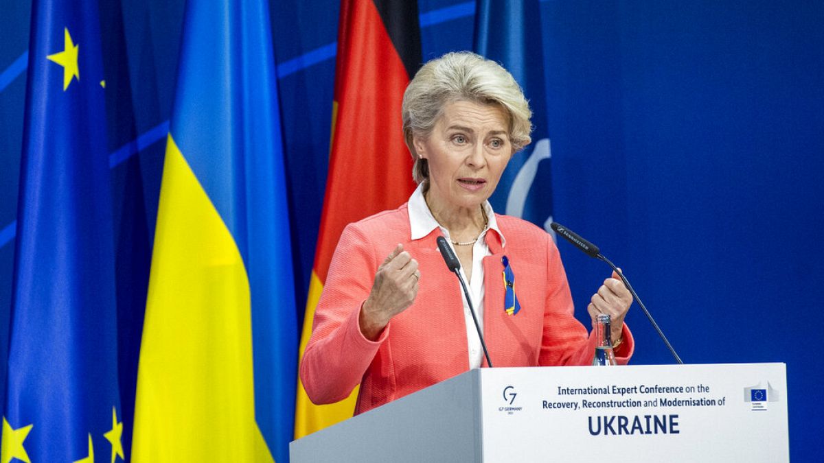 Pour la présidente de la Commission européenne Ursula Von der Leyen, "Il n'y a pas de temps à perdre" pour mettre en place les moyens de la reconstruction ukrainienne. 