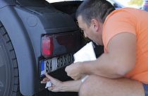Κόσοβο: Φορτηγατζής καλύπτει τα διακριτικά πινακίδας