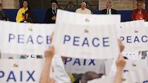 Папа римский Франциск и другие религиозные лидеры на конференции по укреплению мира в Риме