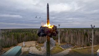 صاروخ بالستي عابر للقارات خلال عملية إطلاقه ضمن التدريبات الروسية في حال شنت حرب نووية