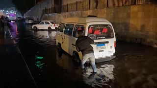 أمطار غزيرة تغرق شوارع القاهرة