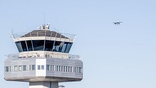 Blick auf den Flugsicherungsturm des Flughafens Flesland. Eine Drohne sorgte Tage zuvor für die Unterbrechung des Flugverkehrs in Norwegens zweitgrößter Stadt.