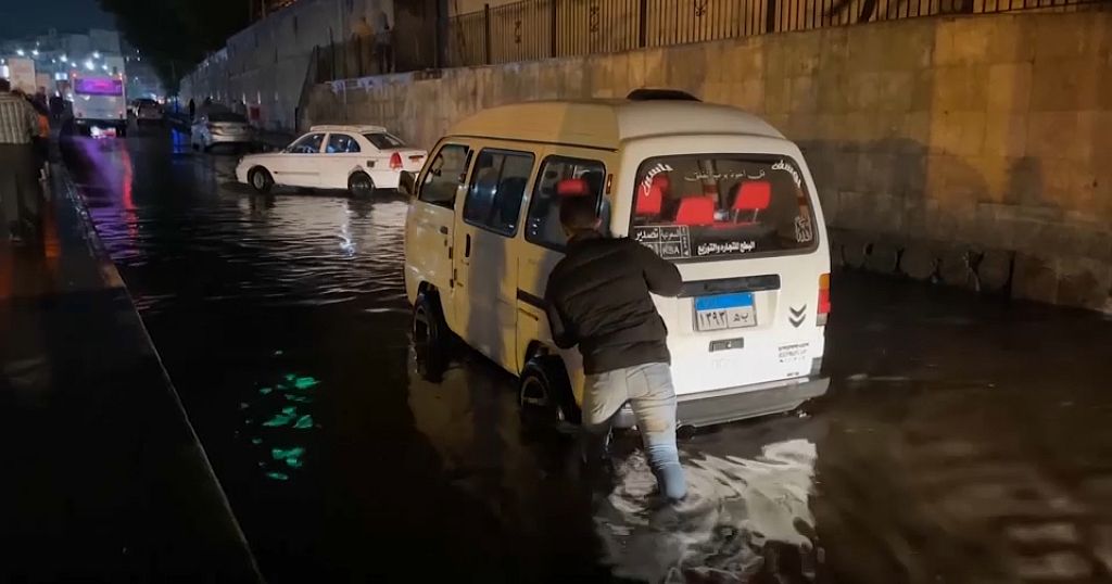 Egypt Heavy rain leaves Cairo streets flooded, hits many provinces