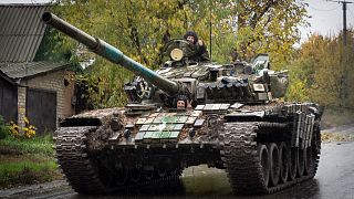 دبابة تابعة للجيش الأوكراني في دونيتسك 