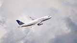 Un avion de ligne de United Airlines décolle de la piste de l'aéroport international de Denver, le mardi 14 septembre 2021, à Denver.
