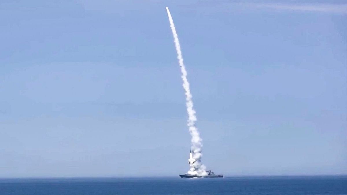پرتاب موشک کروز از یک کشتی جنگی روسیه