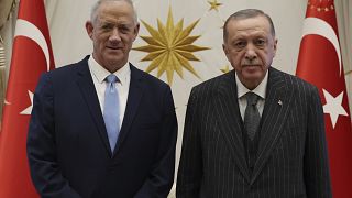 الرئيس التركي يستقبل وزير الدفاع الإسرائيلي بيني غانتس
