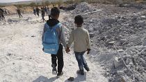 أطفال في قرية باريشا في محافظة ادلب، سوريا