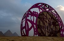 عمل فني للفنان التونسي السيد، بعنوان "أسرار الزمن" ، تمّ عرضه في منطقة الأهرامات بالجيزة المصرية في 27 أكتوبر 2022 كجزء من النسخة الثانية من معرض "الآن هو أبد الدهر".