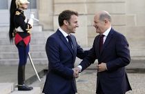 Le président français, Emmanuel Macron, et le chancelier allemand, Olaf Scholz (de gauche à droite)
